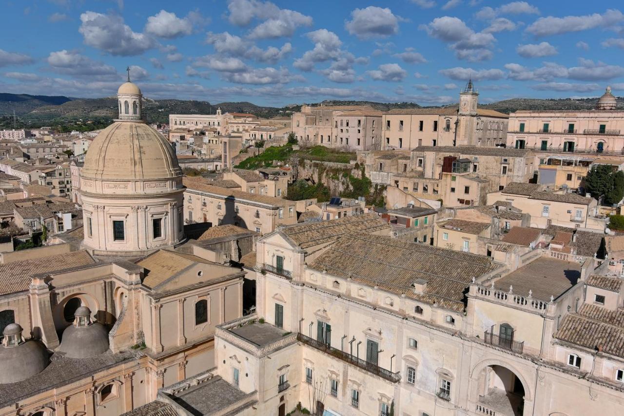 Palazzo Trigona Dependance Hotel Noto Exterior photo